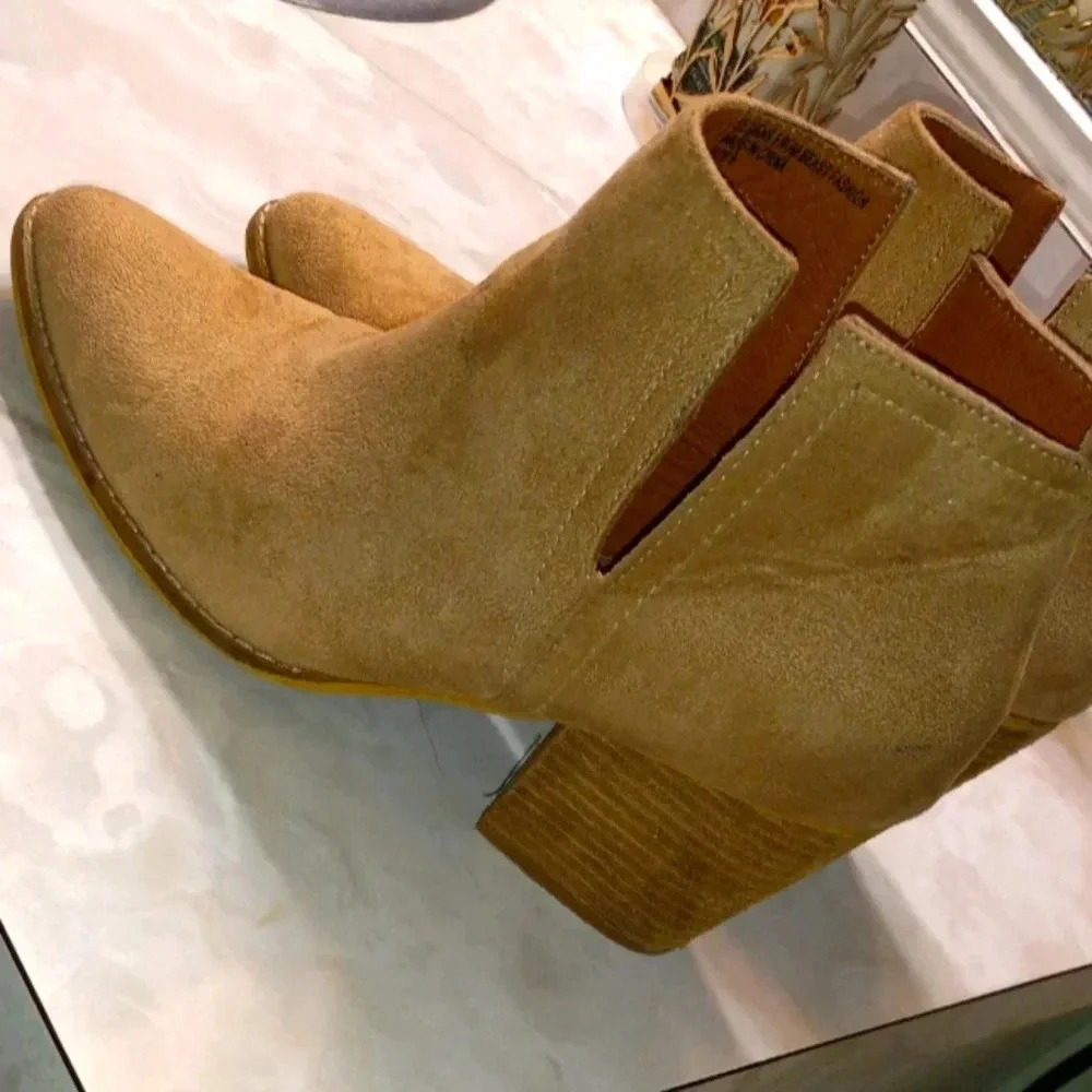 BEAST FASHION Faux Suede Chop Out Womens Taupe Booties -9​​